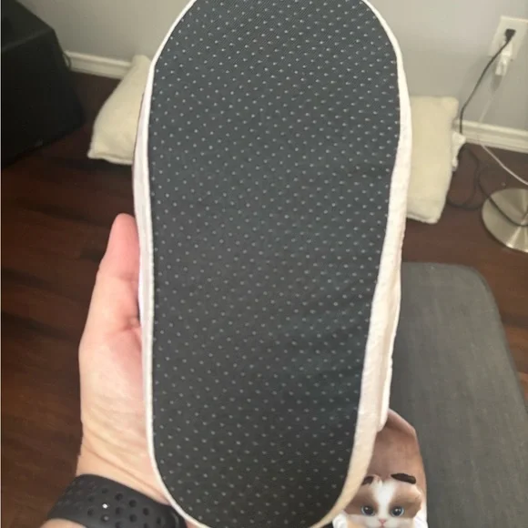 NEW !! Cozy Cat Slippers for Pet Lovers - Picture 3 of 3